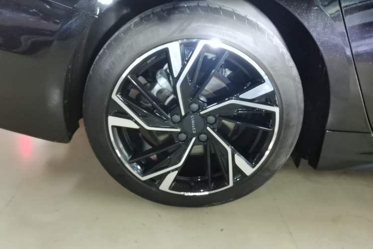 Used Lynk & Co 03 2023 2.0TD DCT JingPro Right Rear Wheel Hub
