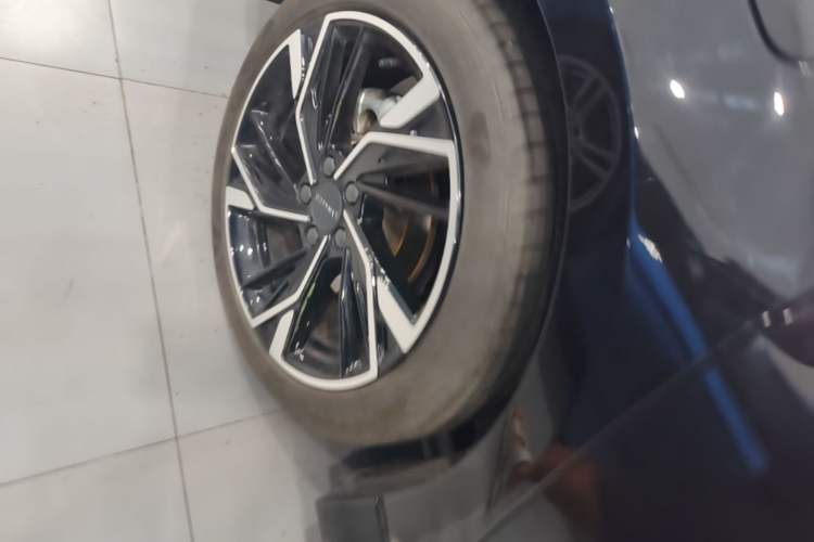 Used Lynk & Co 03 2023 1.5TD DCT JingPro Right Rear Wheel Hub