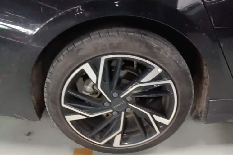 Used Lynk & Co 03 2023 2.0TD DCT JingPro Right Rear Wheel Hub