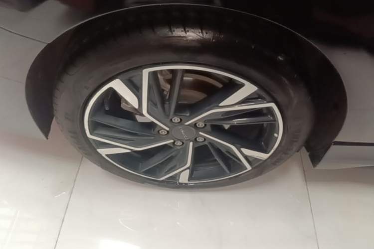 Used Lynk & Co 03 2023 1.5TD DCT JingPro Right Rear Wheel Hub