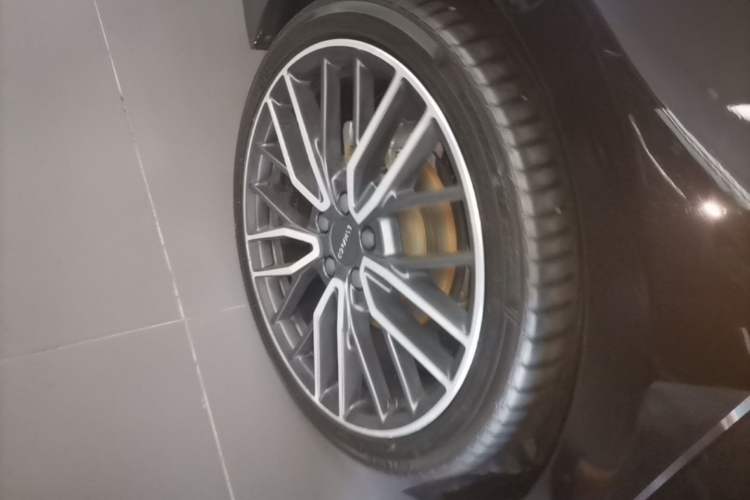 Used Lynk & Co 03 2023 2.0TD DCT JingPro Right Rear Wheel Hub