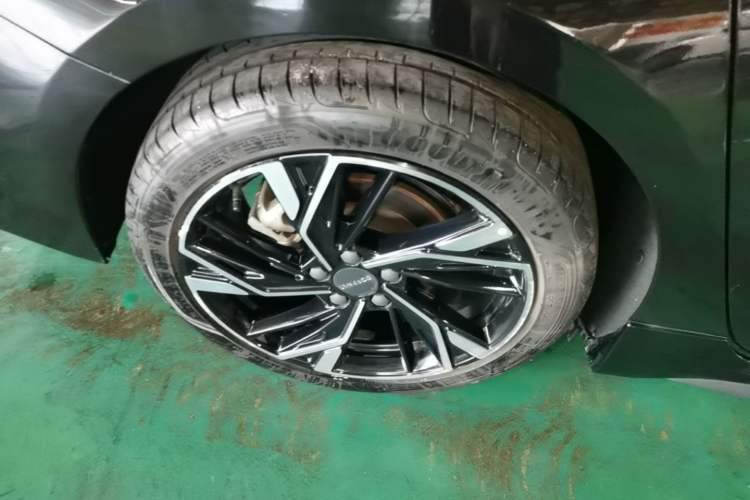 Used Lynk & Co 03 2023 1.5TD DCT JingPro Right Rear Wheel Hub