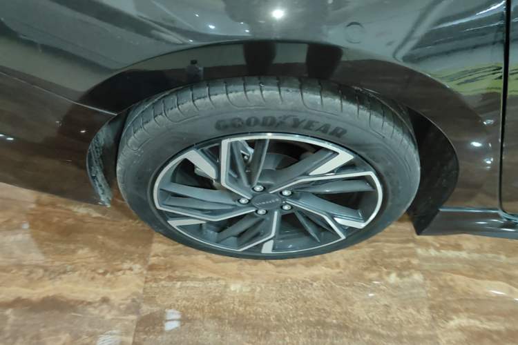 Used Lynk & Co 03 2023 2.0TD DCT JingPro Right Rear Wheel Hub