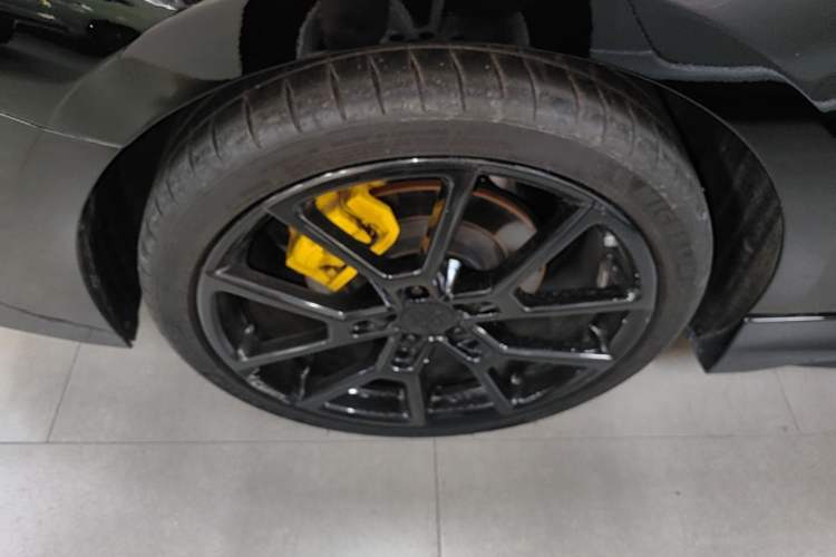 Used Lynk & Co 03 2023 03+ 2.0TD Automatic Performance Package Right Rear Wheel Hub