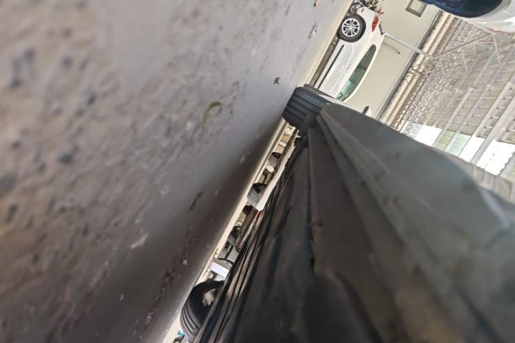 Used Lynk & Co 03 2023 1.5TD DCT JingPro Right Side Sill