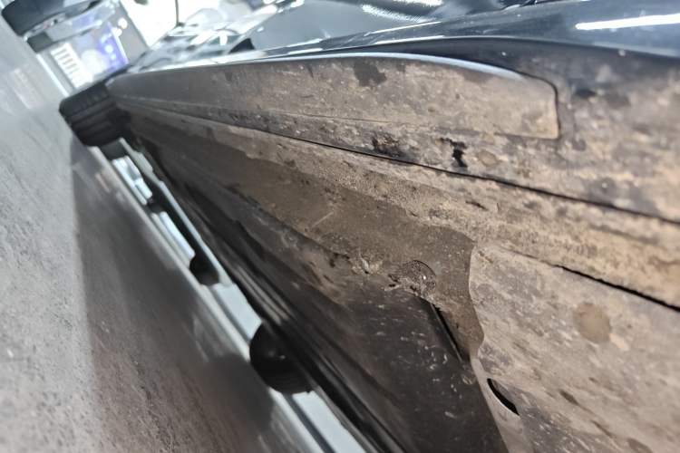 Used Lynk & Co 03 2023 1.5TD DCT JingPro Right Side Sill