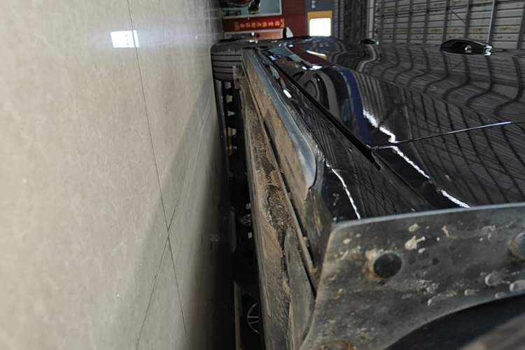 Used Lynk & Co 03 2023 1.5TD DCT JingPro Right Side Sill
