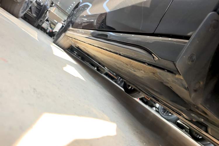 Used Lynk & Co 03 2023 1.5TD DCT JingPro Right Side Sill