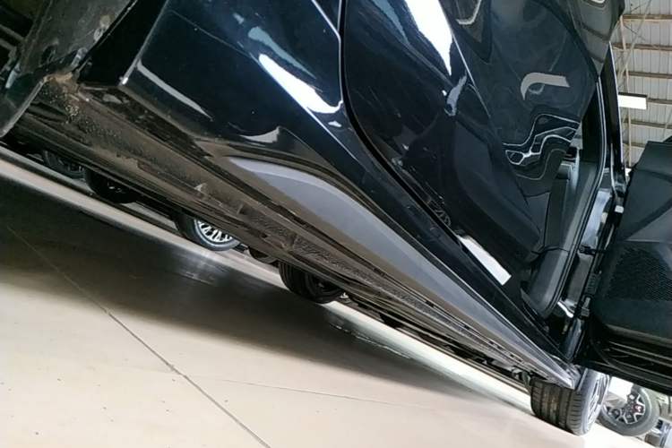 Used Lynk & Co 03 2023 1.5TD DCT JingPro Right Side Sill