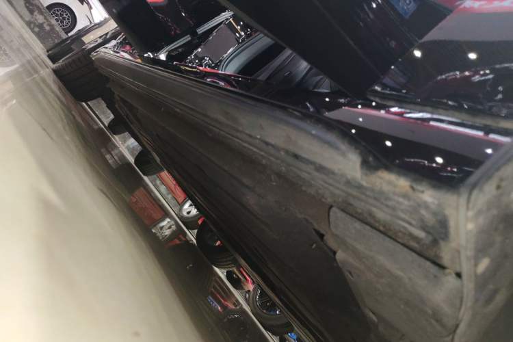 Used Lynk & Co 03 2023 2.0TD DCT JingPro Right Side Sill