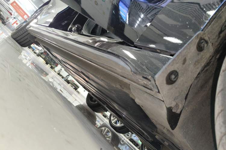 Used Lynk & Co 03 2023 2.0TD DCT JingPro Right Side Sill