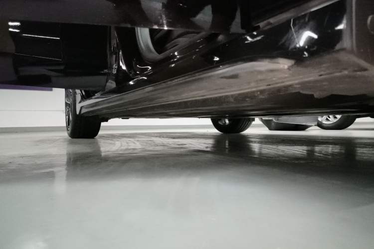 Used Lynk & Co 03 2023 2.0TD DCT JingPro Right Side Sill