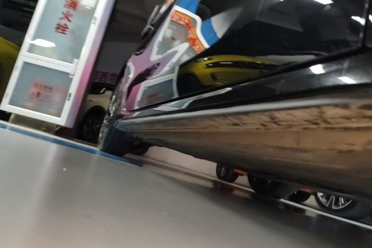 Used Lynk & Co 03 2023 1.5TD DCT JingPlus Right Side Sill