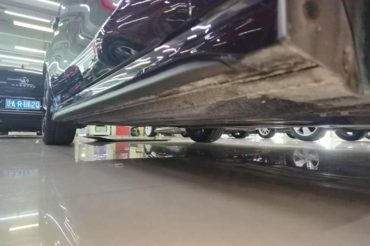 Used Lynk & Co 03 2023 1.5TD DCT JingPro Right Side Sill
