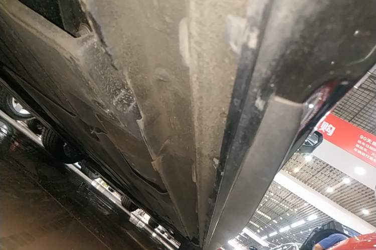 Used Lynk & Co 03 2023 2.0TD DCT JingPro Right Side Sill