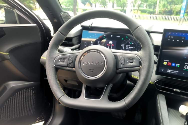 Used Lynk & Co 03 2023 2.0TD DCT JingPro Steering Wheel