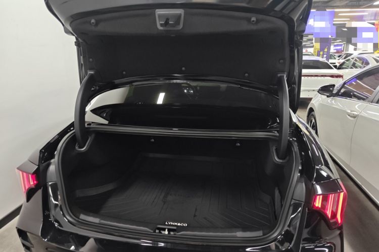 Used Lynk & Co 03 2023 1.5TD DCT JingPro Trunk