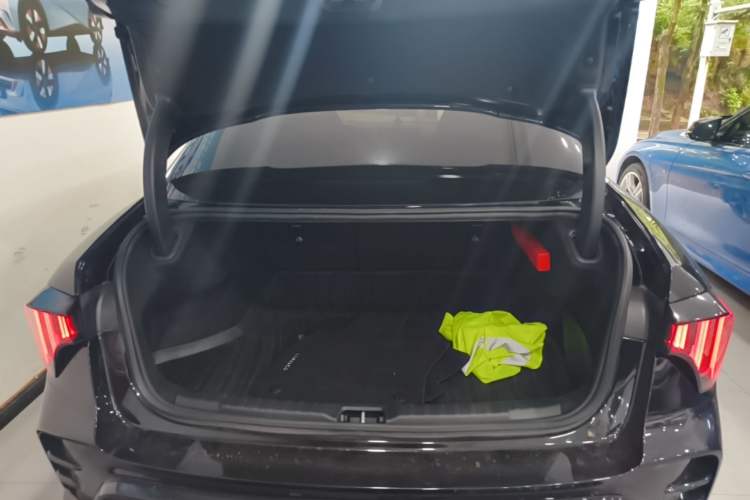 Used Lynk & Co 03 2023 1.5TD DCT JingPro Trunk