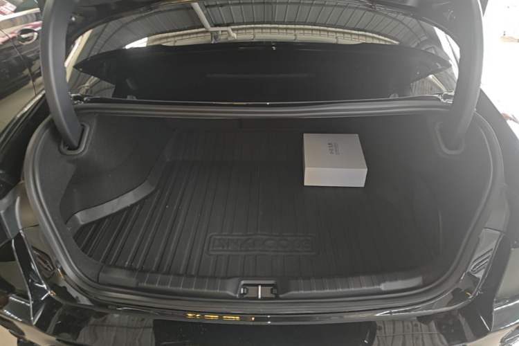 Used Lynk & Co 03 2023 1.5TD DCT JingPro Trunk