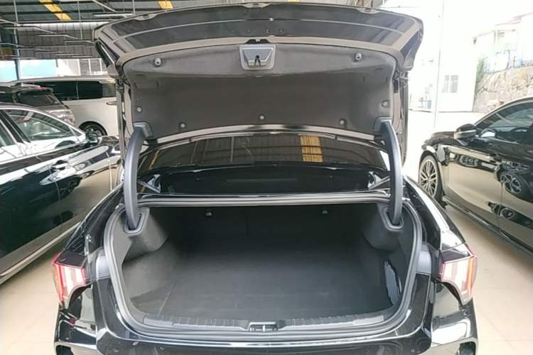 Used Lynk & Co 03 2023 1.5TD DCT JingPro Trunk