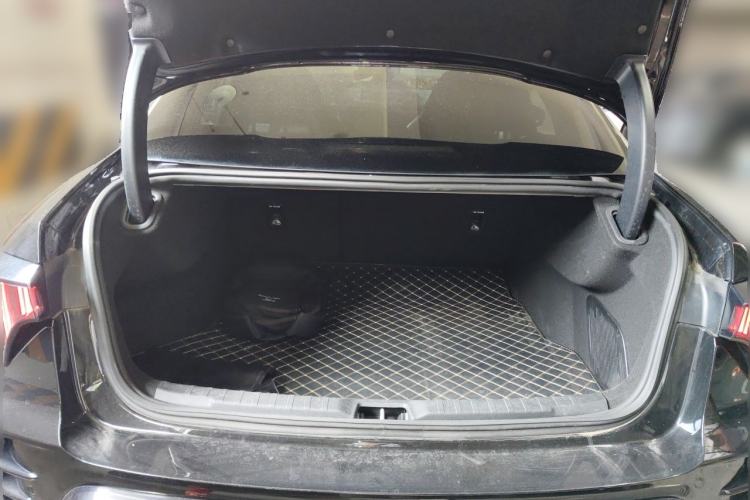 Used Lynk & Co 03 2023 1.5TD DCT JingPro Trunk