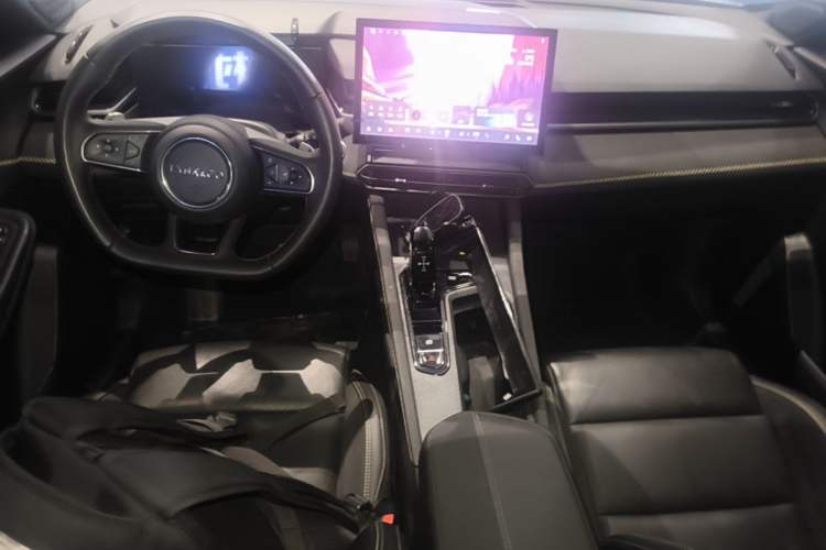 Used Lynk & Co 03 2023 2.0TD DCT H-Power Halo Center Console