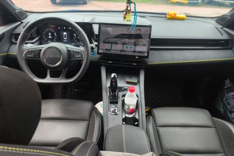 Used Lynk & Co 03 2023 1.5TD DCT JingPro Center Console