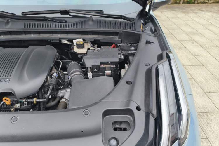 Used Lynk & Co 03 2023 1.5TD DCT JingPro Engine Bay Left
