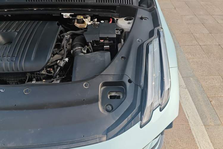 Used Lynk & Co 03 2023 2.0TD DCT H-Power Halo Engine Bay Left
