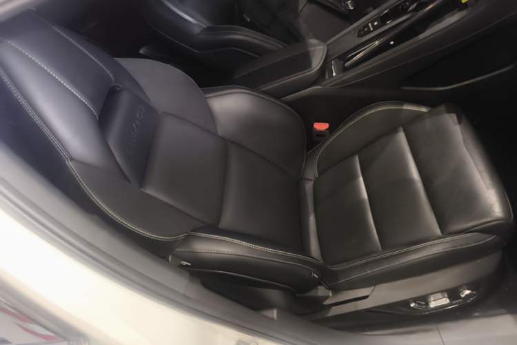 Used Lynk & Co 03 2023 2.0TD DCT H-Power Halo Right Front Seat