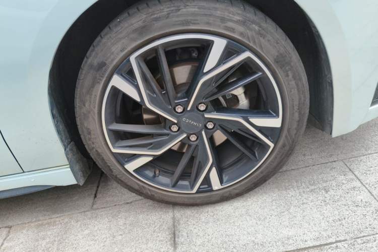 Used Lynk & Co 03 2023 1.5TD DCT JingPro Right Front Wheel Hub