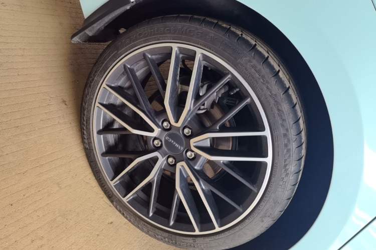 Used Lynk & Co 03 2023 2.0TD DCT H-Power Halo Right Rear Wheel Hub