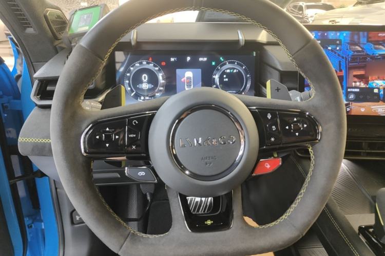 Used Lynk & Co 03 2023 03+ 2.0TD Automatic Cyan Custom Edition Steering Wheel