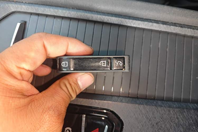 Used Lynk & Co 03 2023 2.0TD DCT H-Power Halo Vehicle Key