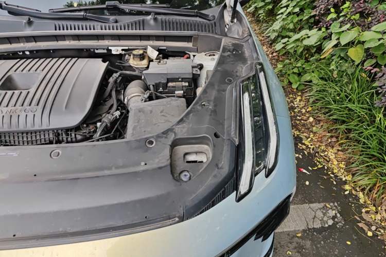 Used Lynk & Co 03 2023 2.0TD DCT JingPro Engine Bay Left