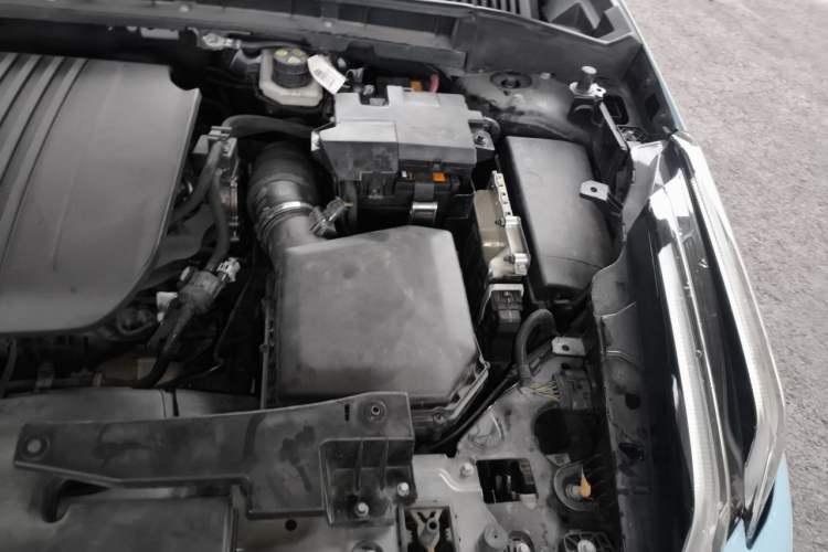 Used Lynk & Co 03 2023 2.0TD DCT JingPro Engine Bay Left
