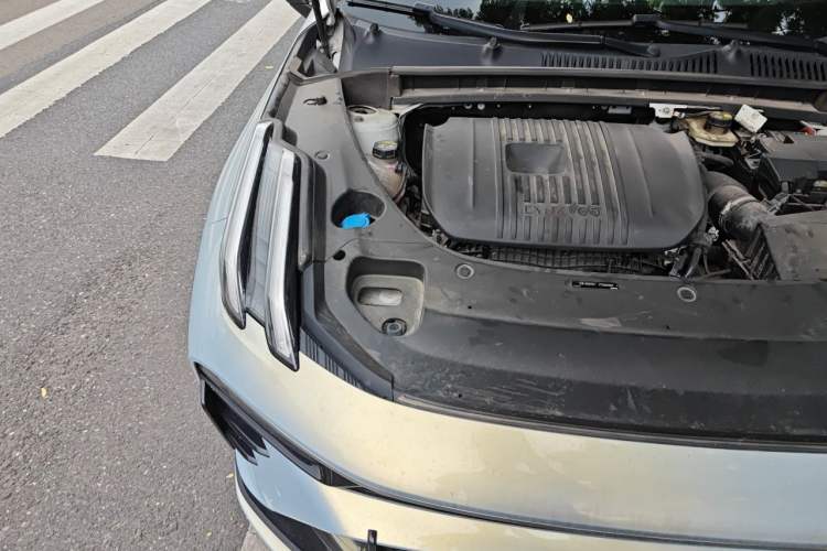 Used Lynk & Co 03 2023 2.0TD DCT JingPro Engine Bay Right