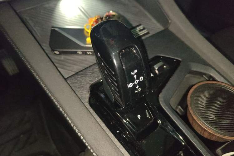 Used Lynk & Co 03 2023 1.5T EM-F PM Gear Lever