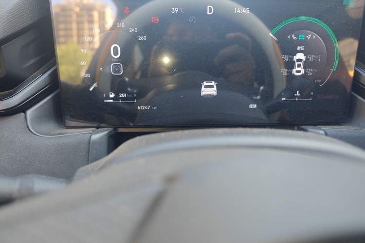 Used Lynk & Co 03 2023 1.5TD DCT JingPlus Odometer Close Up