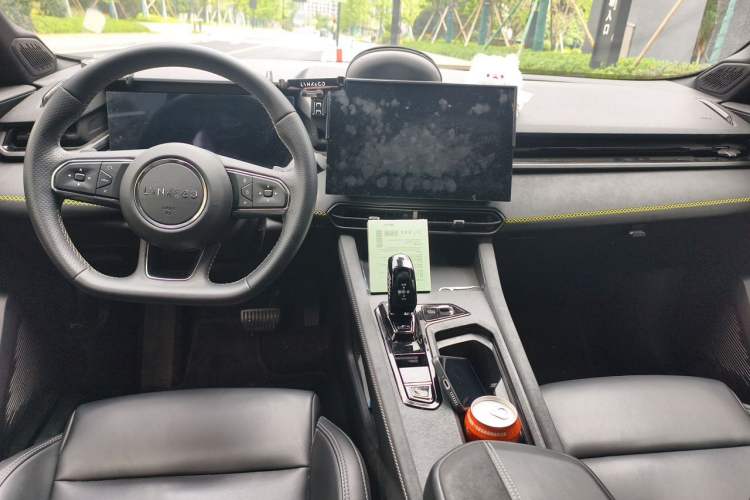 Used Lynk & Co 03 2023 1.5TD DCT JingPlus Center Console