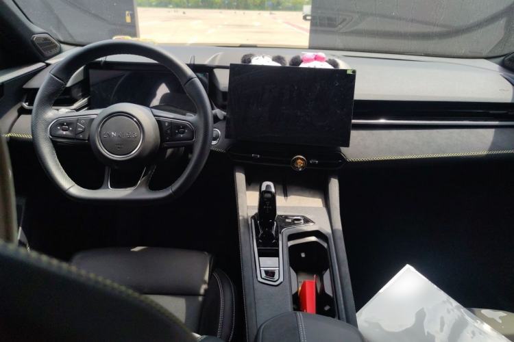 Used Lynk & Co 03 2023 1.5TD DCT JingPro Center Console
