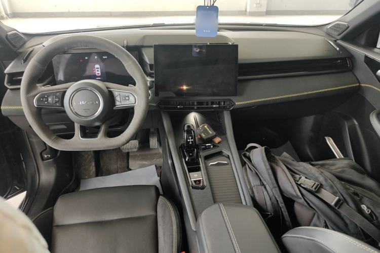Used Lynk & Co 03 2023 2.0TD DCT JingPro Center Console