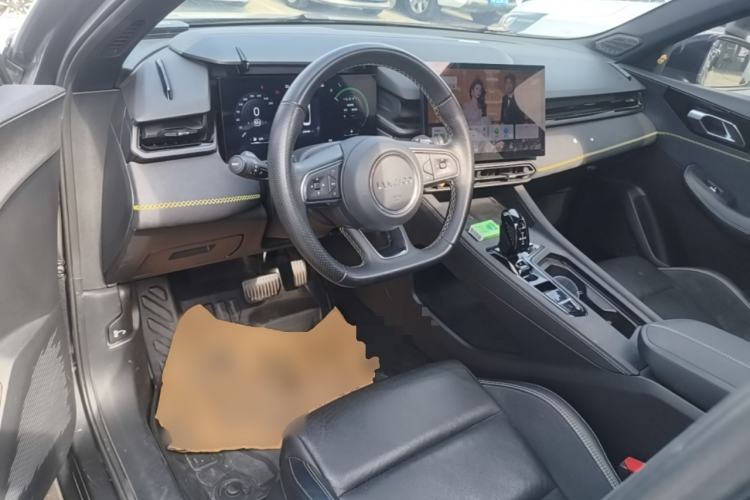 Used Lynk & Co 03 2023 2.0TD DCT JingPro Center Console