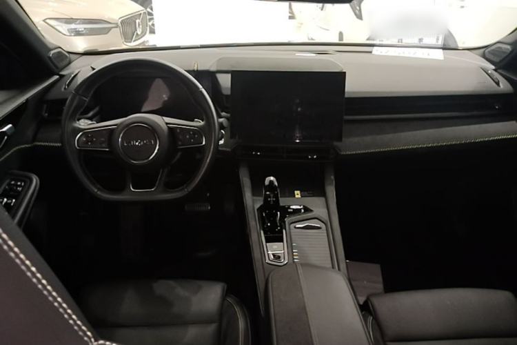 Used Lynk & Co 03 2023 1.5TD DCT JingPro Center Console
