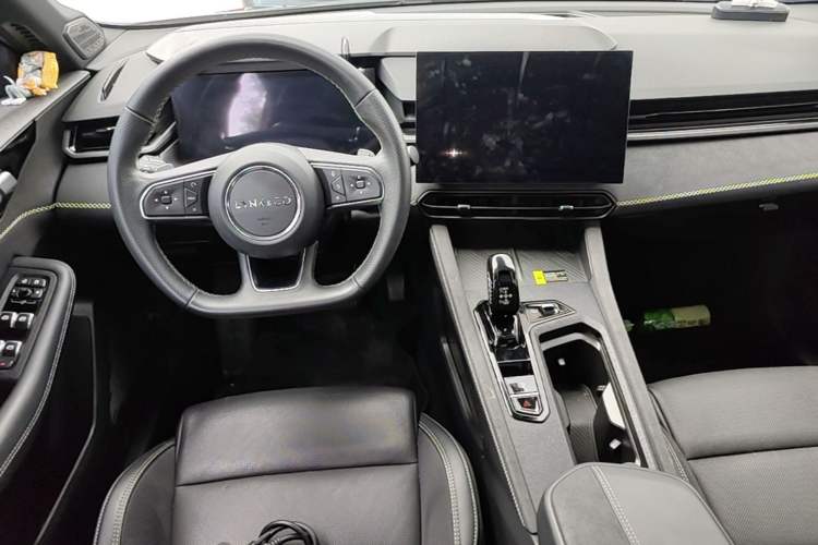 Used Lynk & Co 03 2023 1.5TD DCT JingPro Center Console