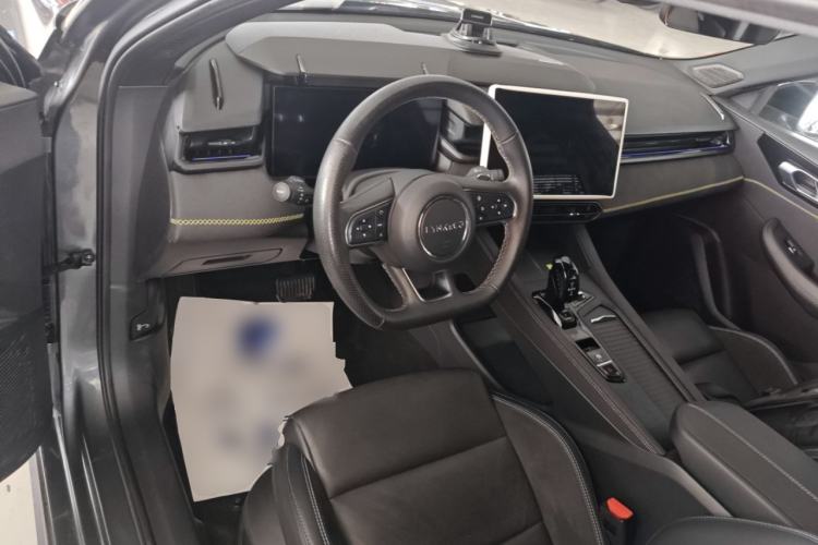 Used Lynk & Co 03 2023 1.5TD DCT JingPro Center Console