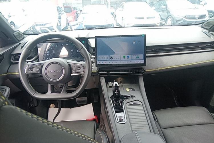 Used Lynk & Co 03 2023 1.5TD DCT JingPro Center Console