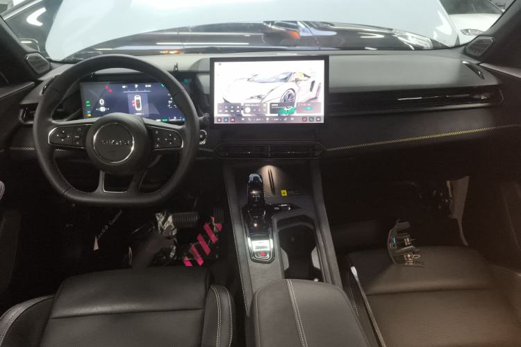 Used Lynk & Co 03 2023 1.5T EM-F PM Center Console