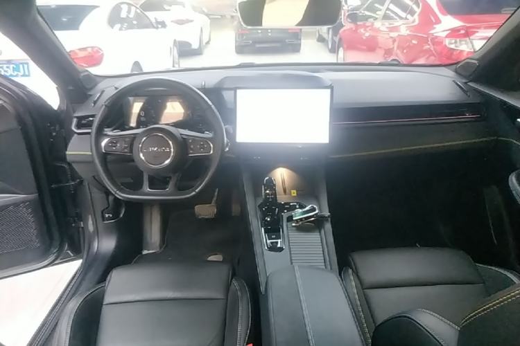 Used Lynk & Co 03 2023 1.5TD DCT JingPro Center Console