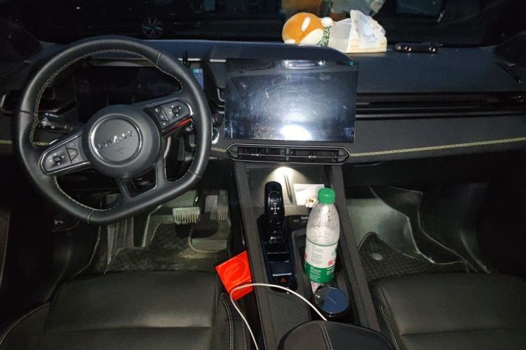 Used Lynk & Co 03 2023 1.5TD DCT JingPro Center Console